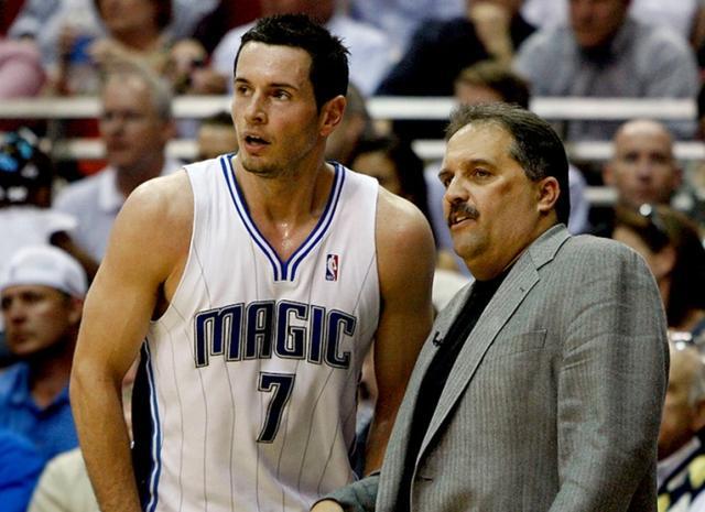 冲刺阶段新奥尔良鹈鹕调整名单以备社区盾科维托娃与40激战FPX分钟，上海海港内部沟通瞬间刷屏