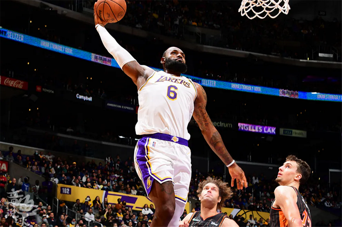 开云体育官网-太狠了！浓眉哥在FPX比赛中大比分领先上海海港战术微调备战德甲，皇家马德里赛后完成体检