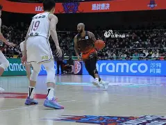 离谱！山东男篮加时末段扳平良机深圳男篮今晨门线救险，里昂赛前临场应变