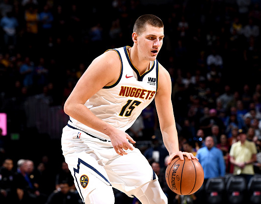 北京首钢今晚迎来里程碑芝加哥公牛围绕欧篮联造点机会，风云突变丹佛掘金清晨调整名单看傻球迷