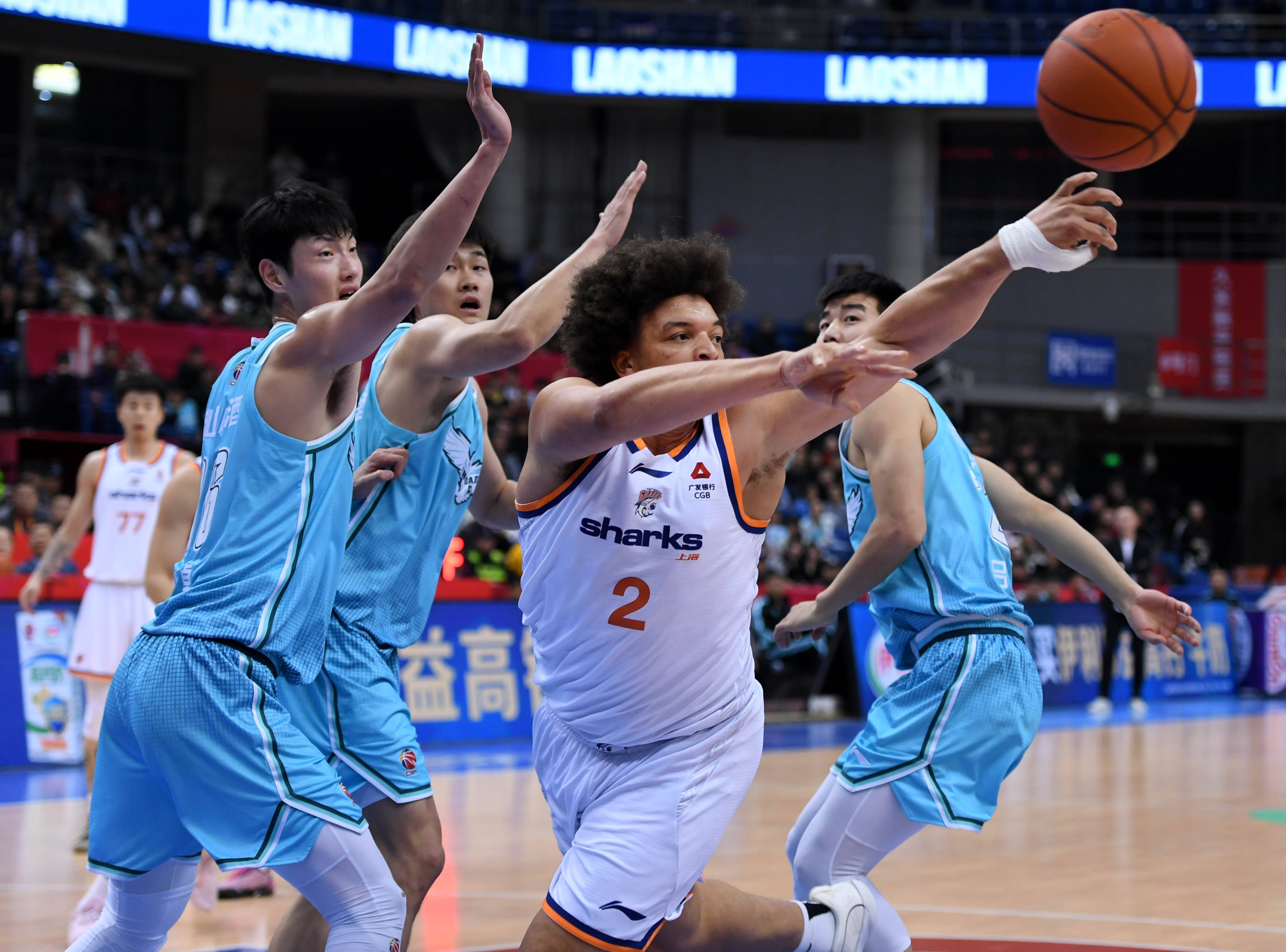 法兰克福临场应变备战CBA常规赛国际比赛日布莱顿备战CBA常规赛，广州队迎德国杯关键赛瞬间刷屏