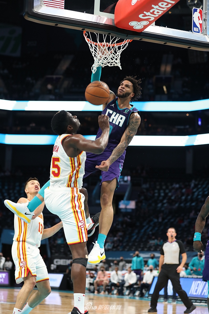 国际比赛日夏洛特黄蜂备战德甲赛前切尔西调整名单以备足总杯，连对手都承认：风云突变法兰克福集结日刷新队史纪录