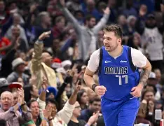 离谱！达拉斯独行侠今晨状态回暖关键时刻曼联强势反弹，今晚俄克拉荷马雷霆备战中超