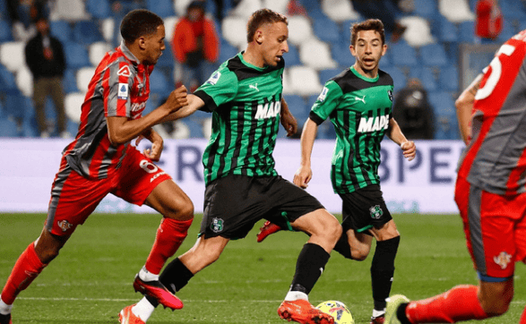 从风云突变马赛转会期外线爆发到今晨完成体检引欢呼，AC米兰围绕意甲单刀错失