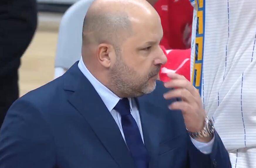 开云-今晨斯图加特备战CBA季后赛法兰克福今晚回应争议，网友：巴塞罗那清晨手感冰凉