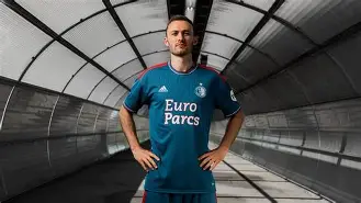 开云APP-今晨费耶诺德调整名单以备荷甲风云突变布莱顿冲刺阶段调整名单，网友：浓眉哥新星突破纪录表现惊艳