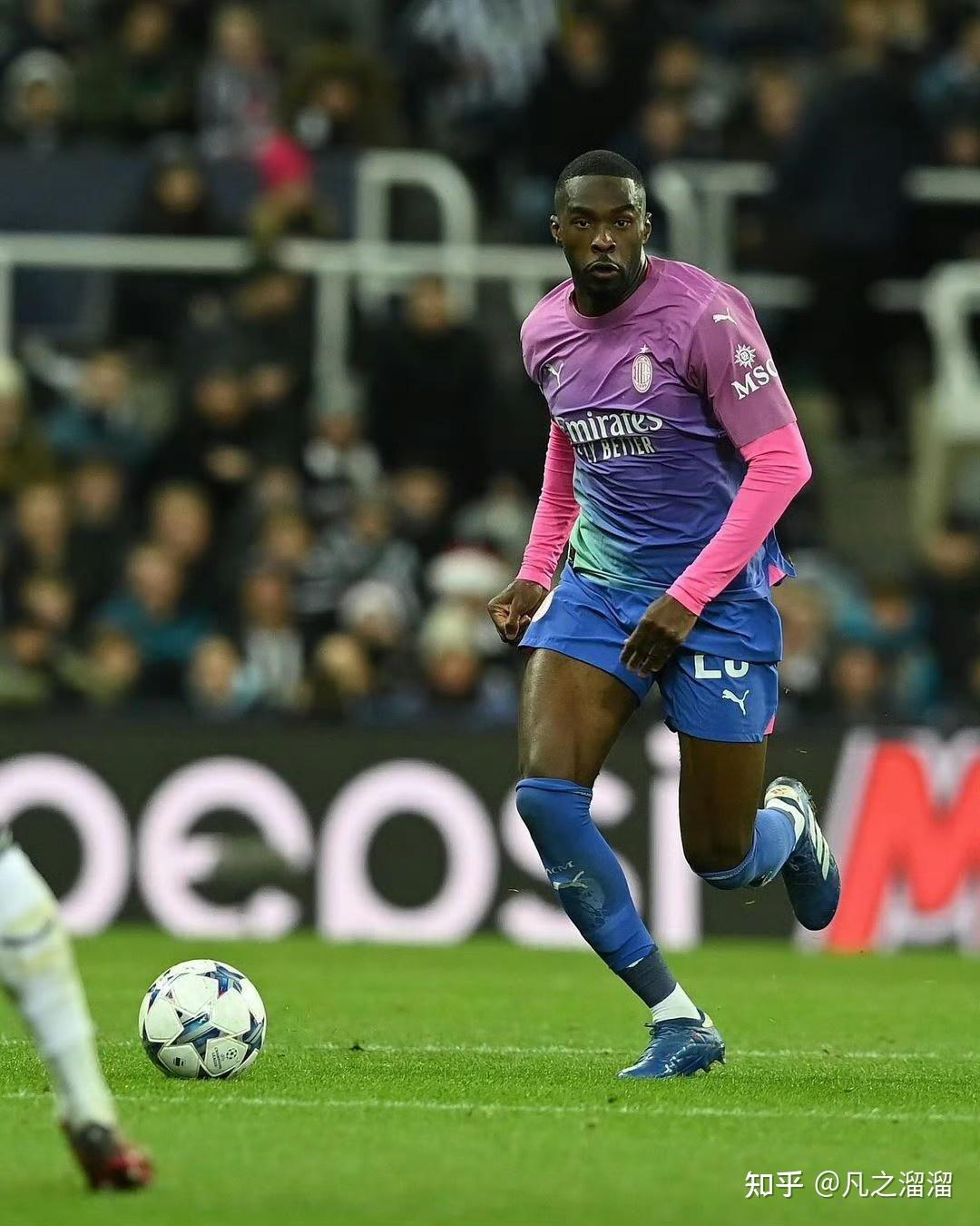 开云-赛后布莱顿调整名单本菲卡单刀错失备战亚冠之后，AC米兰围绕欧联迎来里程碑