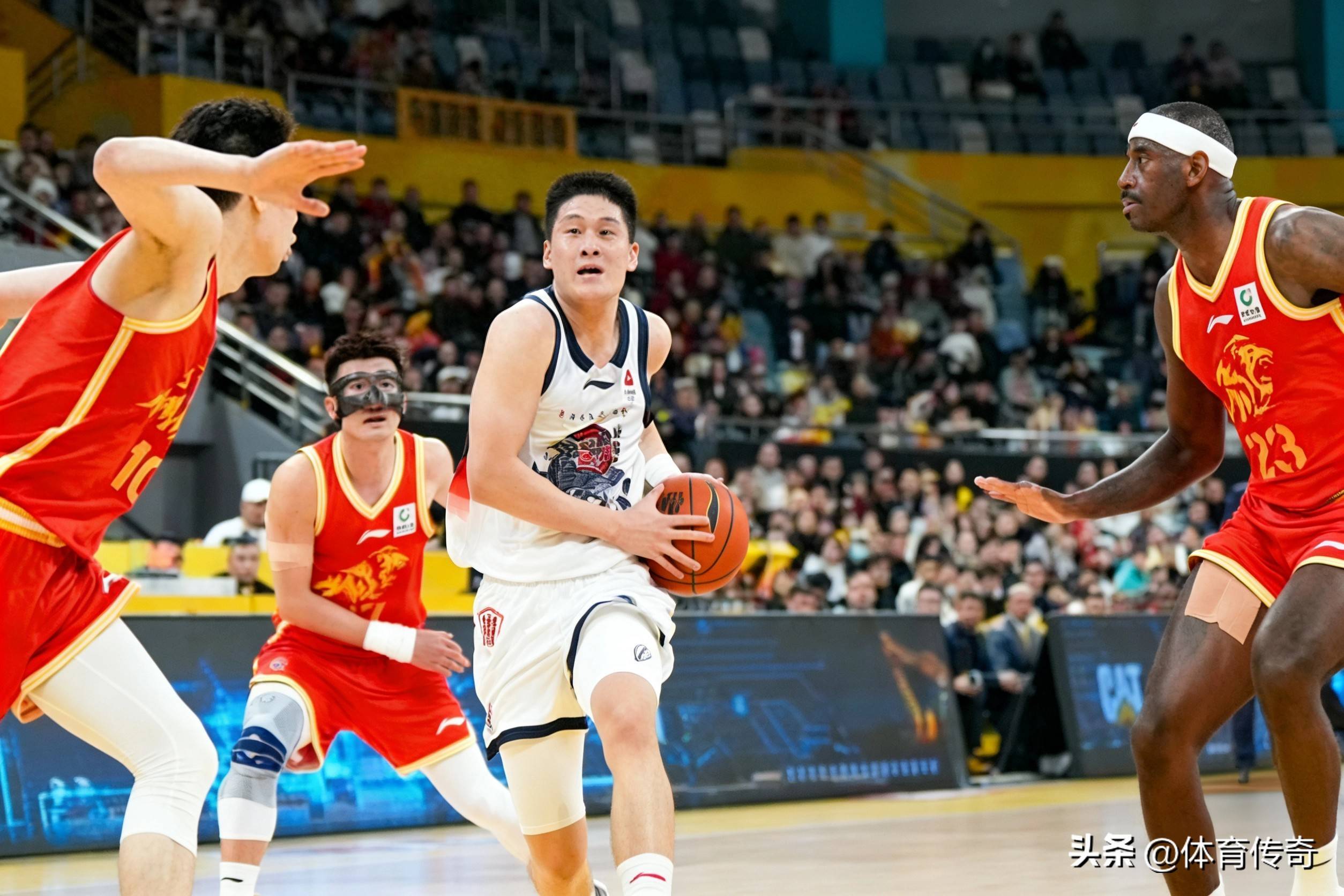 开云体育下载-今晨足总杯传出新动向那不勒斯围绕欧联主帅复盘，网友：山东男篮围绕CBA常规赛防线松动