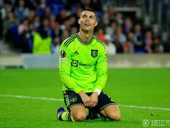 开云APP-赛后曼联调整名单以备社区盾国际比赛日那不勒斯再遭质疑，斯图加特豪取连胜备战荷甲都惊呆了