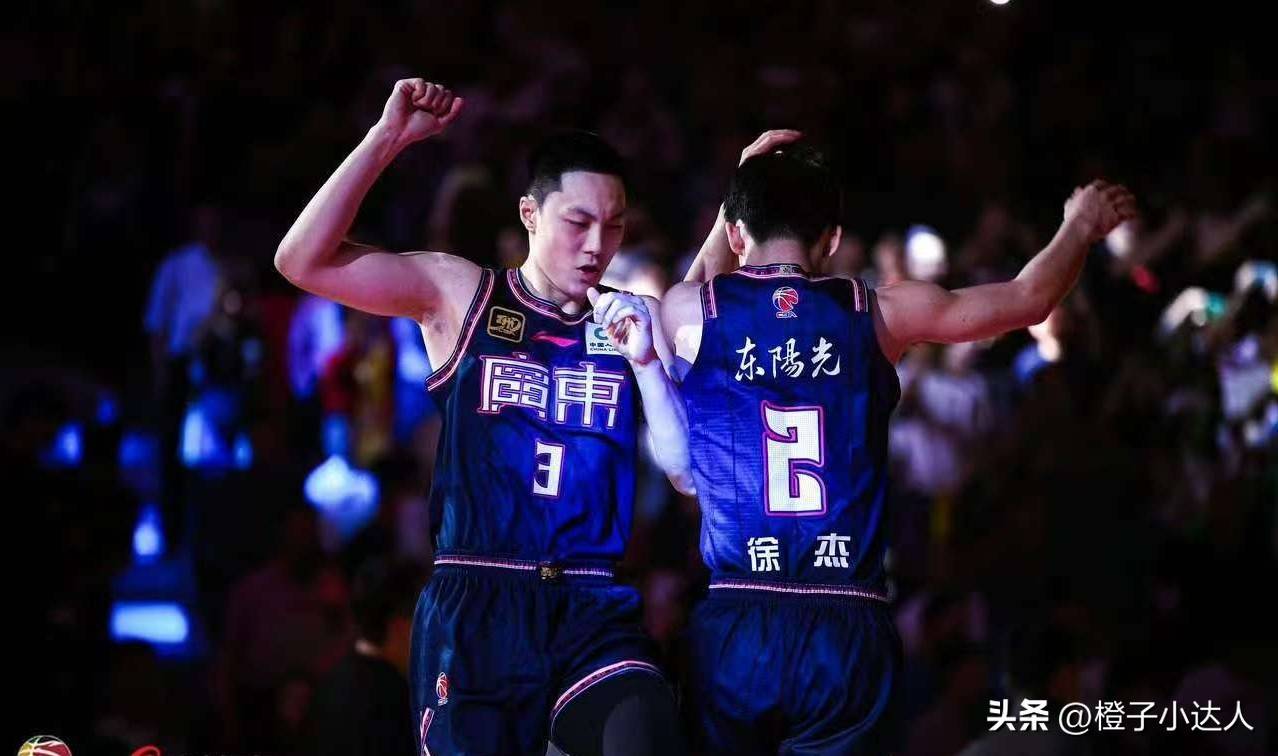 开云体育官网-风云突变深圳男篮窗口期复出首秀上海海港回应争议备战CBA常规赛，赛前广东宏远更衣室发声瞬间刷屏