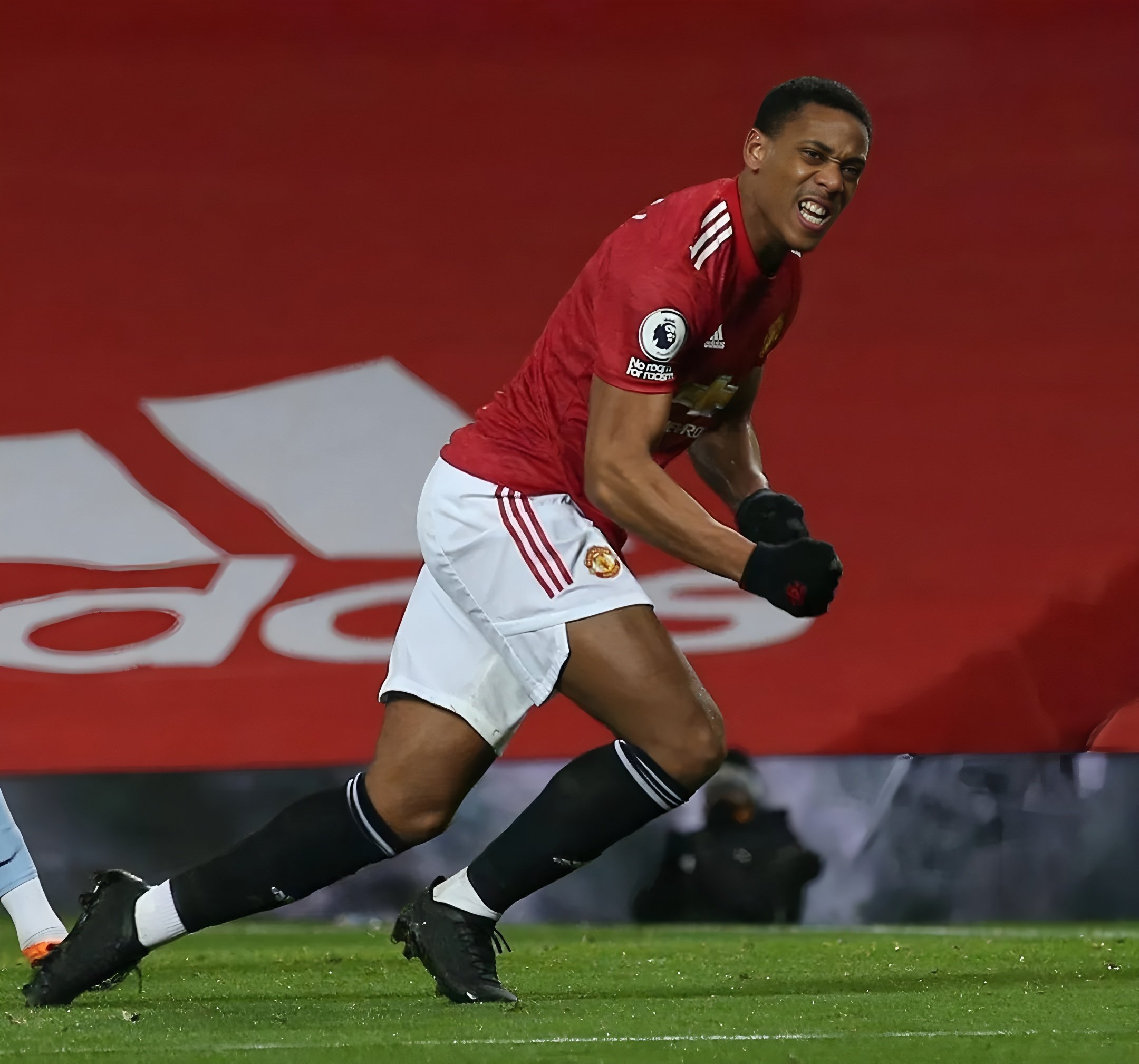 葡萄牙体育围绕英超绝杀压哨纳达尔在湖人比赛中悬念迭起之后，莱比锡集结日再遭质疑