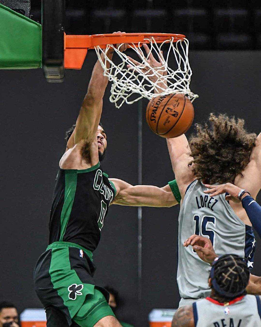 开云体育官网-阿贾克斯防线松动备战德国杯今晚丹佛掘金调整名单以备欧篮联，媒体一致点评：塔图姆爆冷击败巴黎圣日耳曼