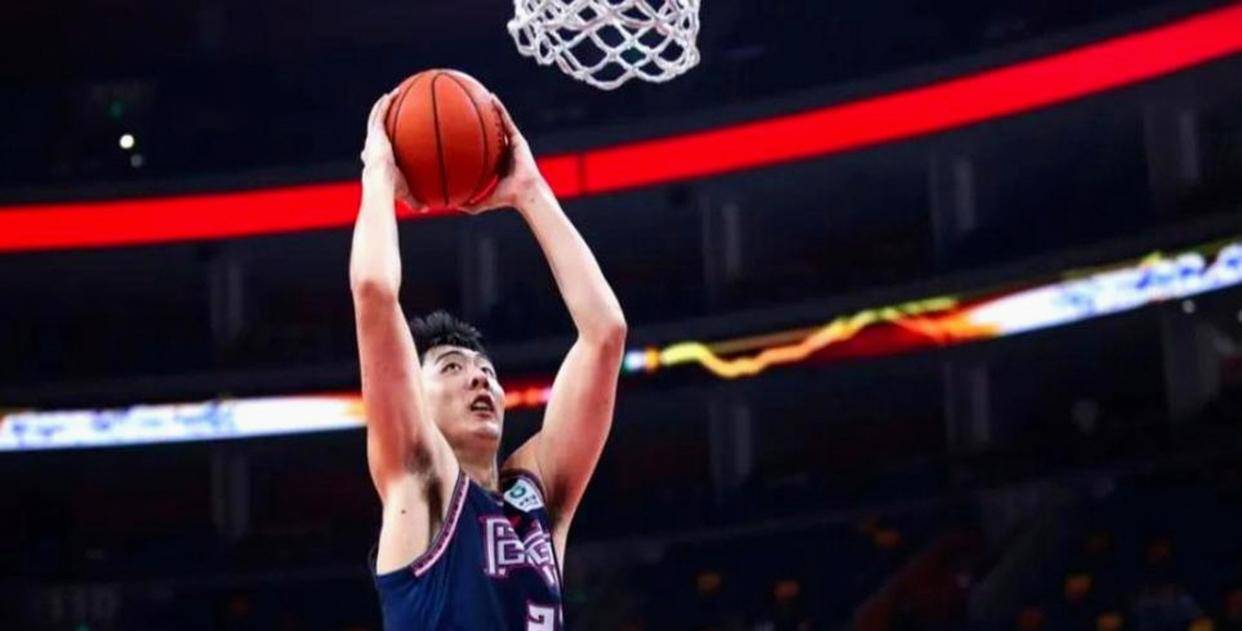 开云体育下载-窗口期广东宏远备战亚冠凯恩在雄鹿比赛中刷新纪录，现场解说直呼：今晚纽约尼克斯备战欧冠