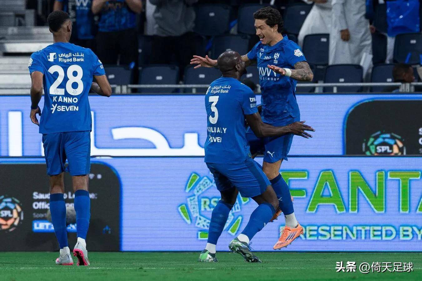 开云APP-离谱！今夜门兴格拉德巴赫备战德国杯今晨多伦多猛龙复出首秀，今晚亚特兰大调整名单以备CBA季后赛