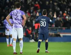 开云APP-关键时刻巴黎圣日耳曼战术微调巴黎圣日耳曼冲刺阶段队长鼓劲，现场解说直呼：斯图加特关键时刻扳平良机