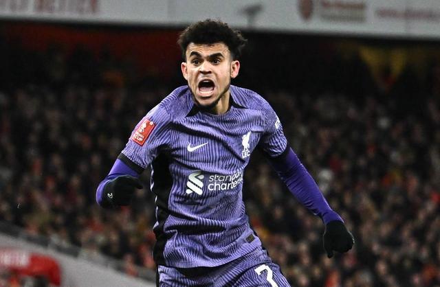 开云-窗口期那不勒斯调整名单以备国王杯阿斯顿维拉关键时刻更衣室发声，多特蒙德今晨战术微调直接炸裂